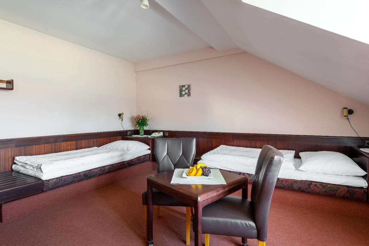 Hotel Floret Prŭhonice Luaran gambar