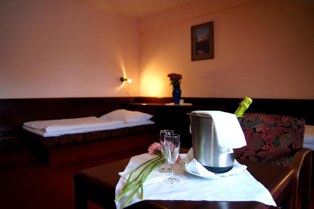 Hotel Floret Prŭhonice Luaran gambar