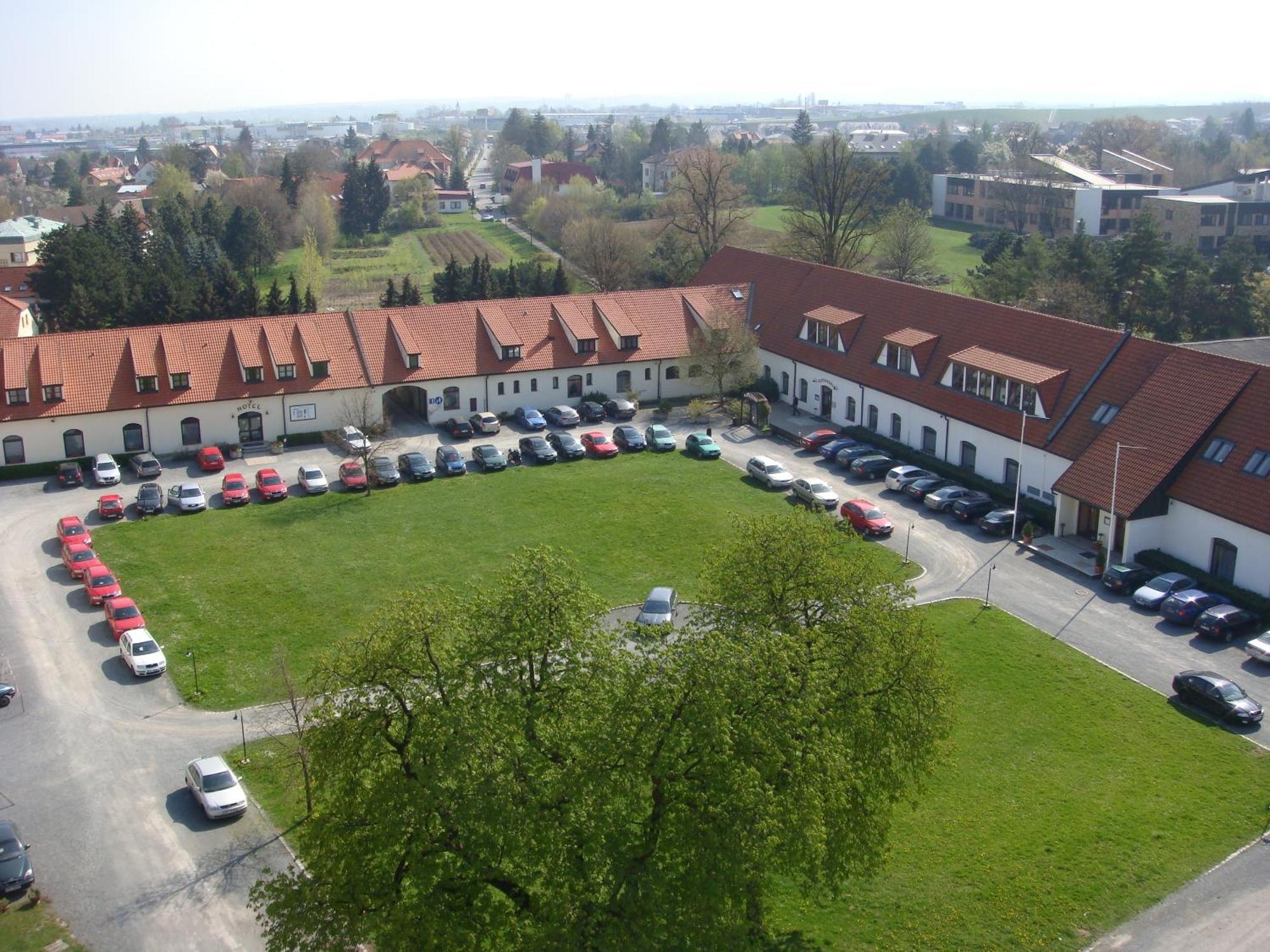 Hotel Floret Prŭhonice Luaran gambar